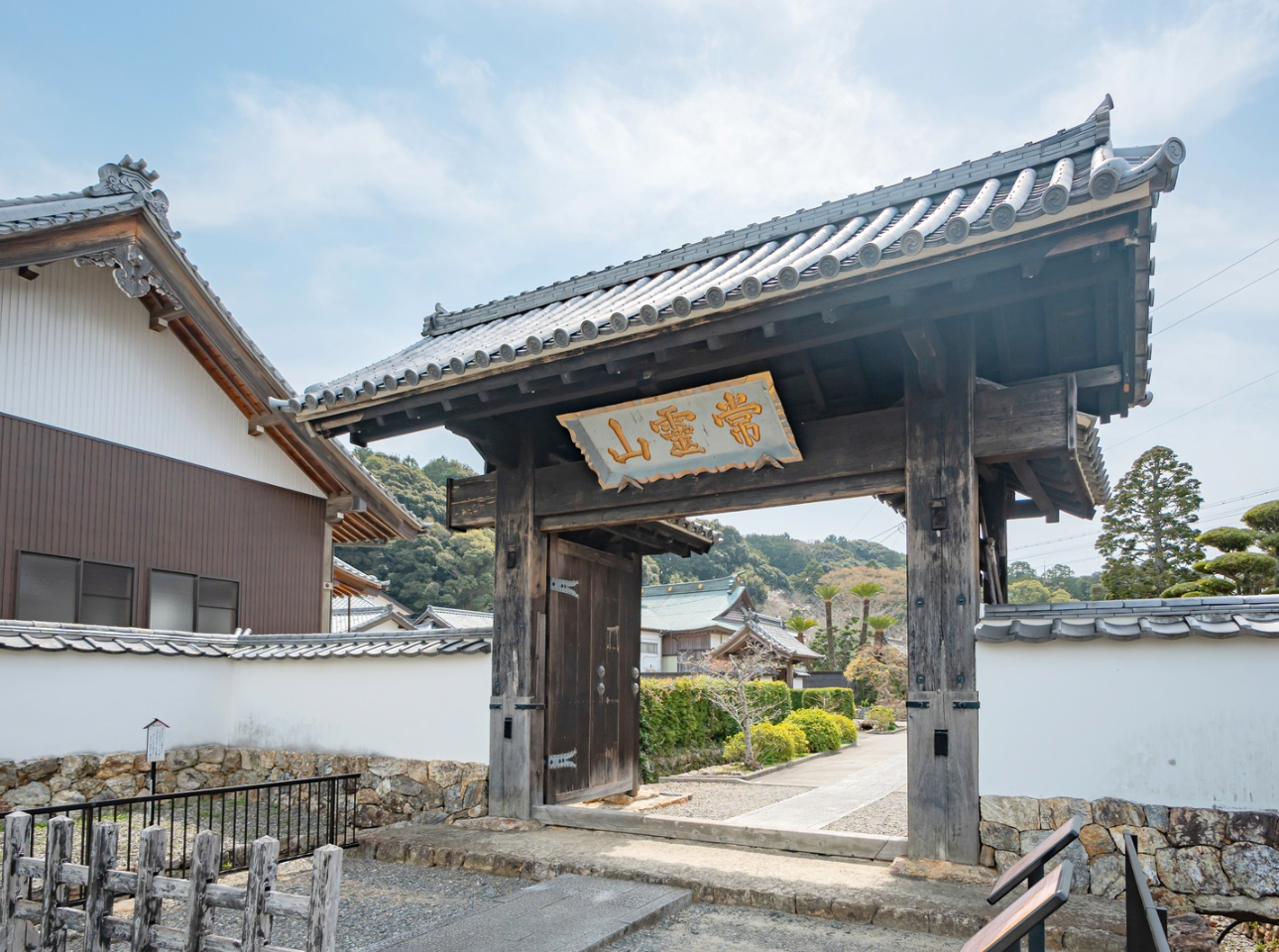 本興寺_門