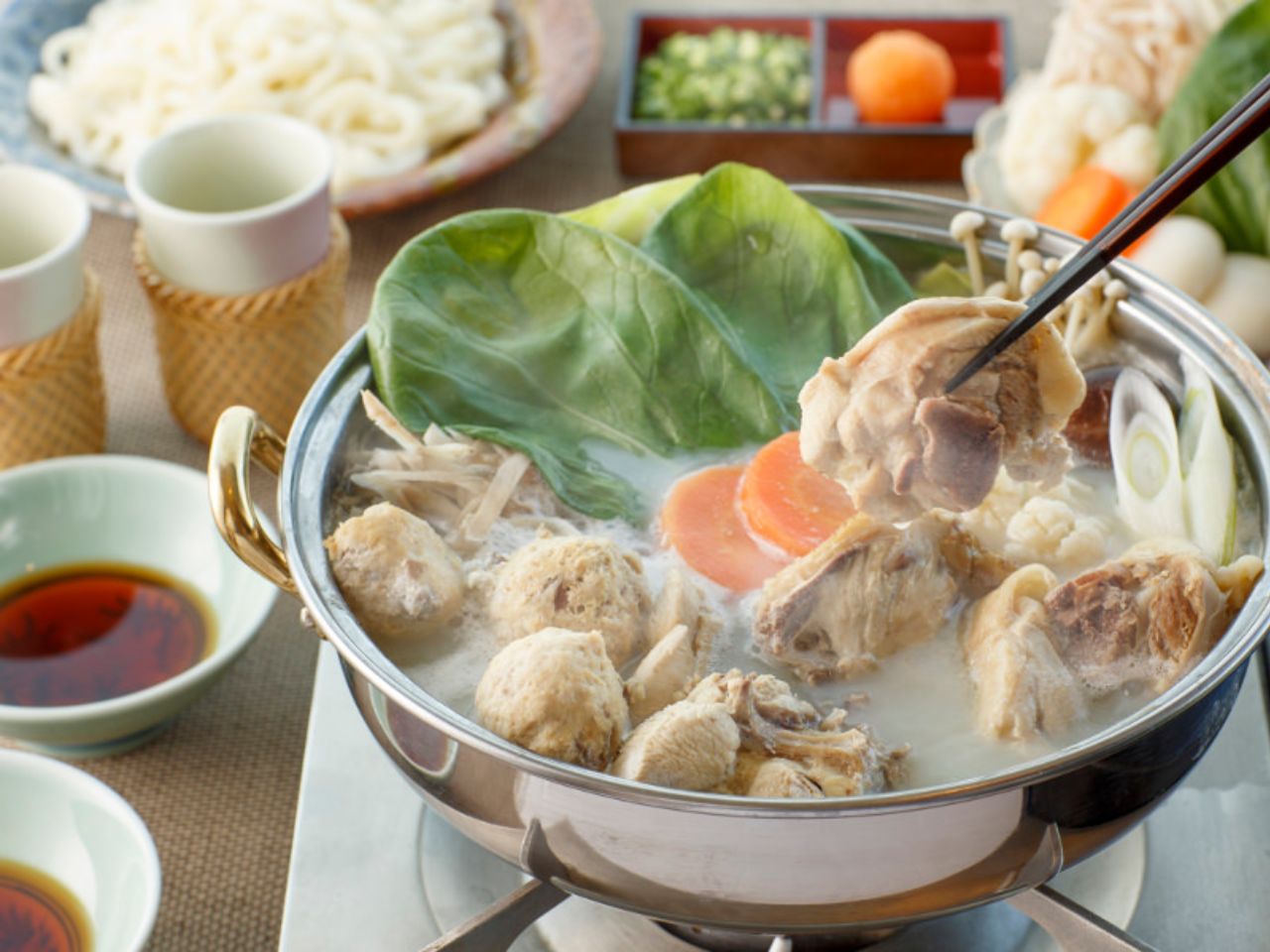 水炊きのほか、料理長こだわりのメニューがそろう「銀河」