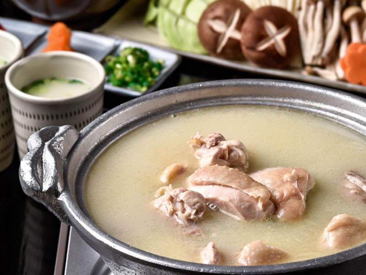福岡博多エリアで食べたい、老舗から最新トレンドの水炊きグルメのまとめ