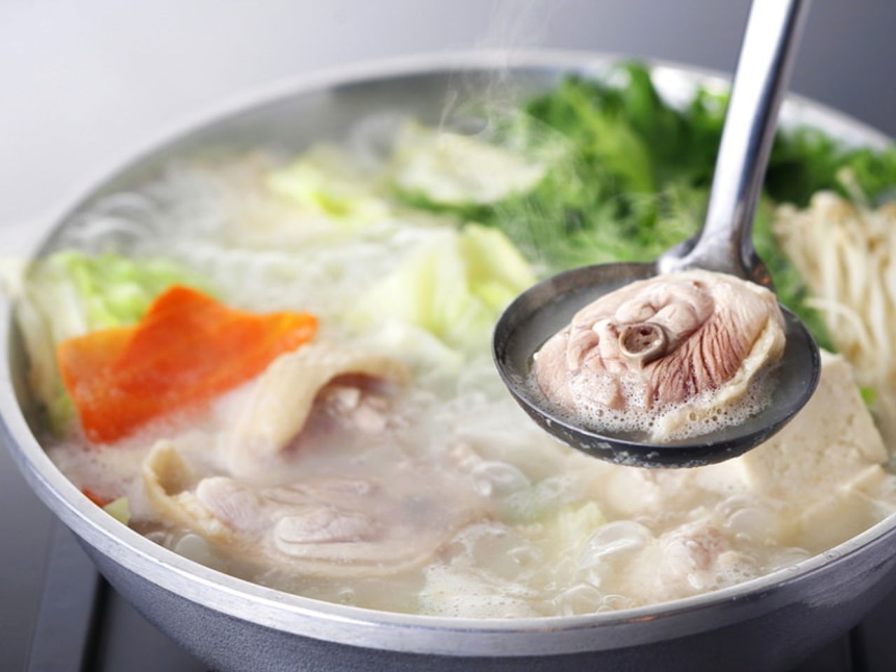 濃厚スープが自慢、博多水炊き 大和の水炊き