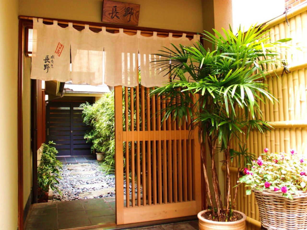 探求を続ける創業90年の名店「水たき長野」