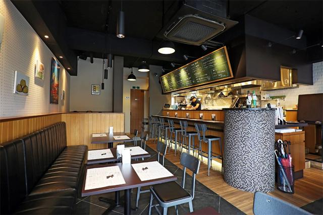 宮古島　DOUG'S BURGER　宮古島本店　店内