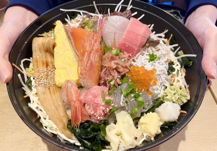 しらす問屋とびっちょ江の島本店