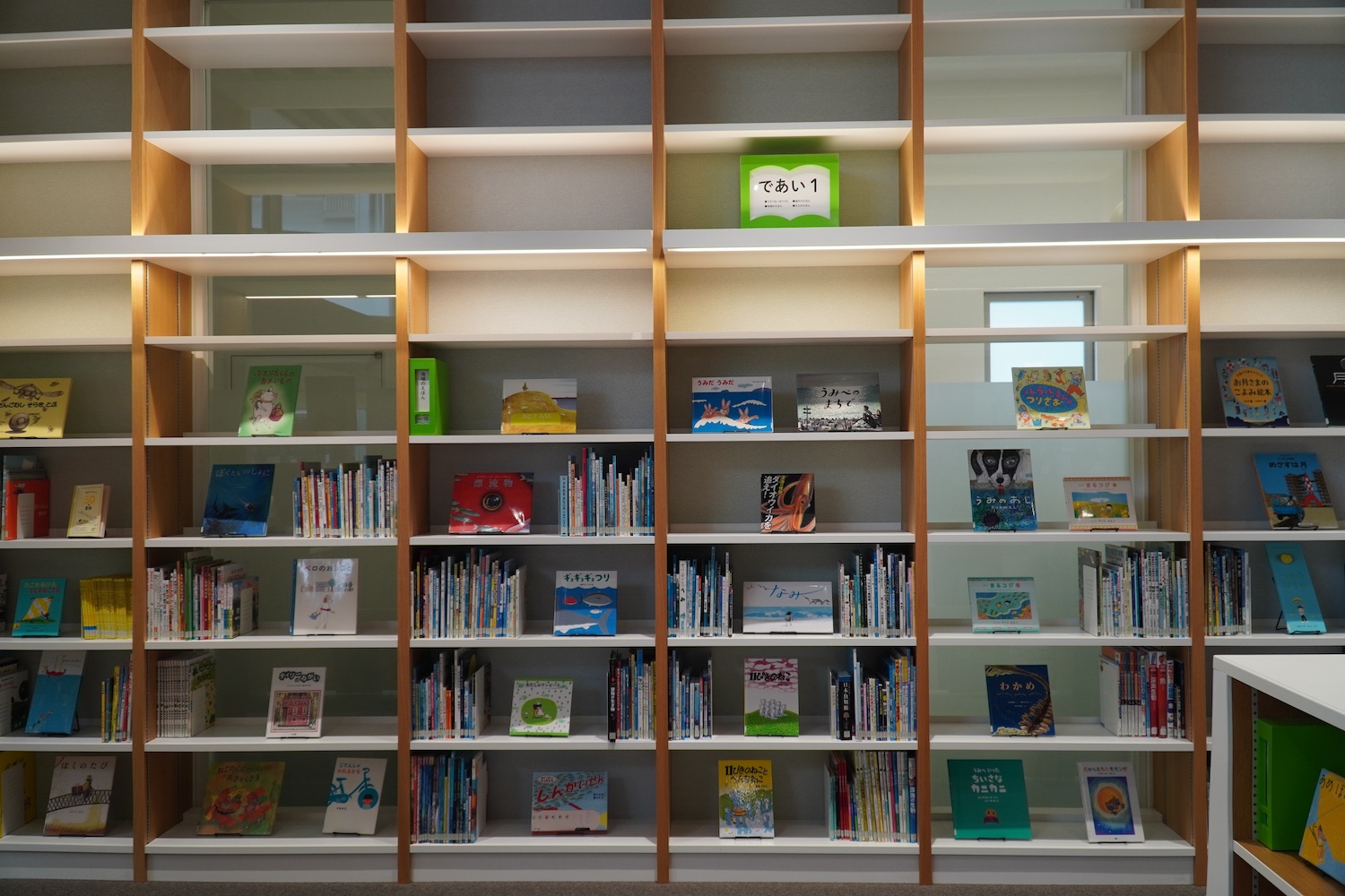 大人も楽しめるたくさんの絵本