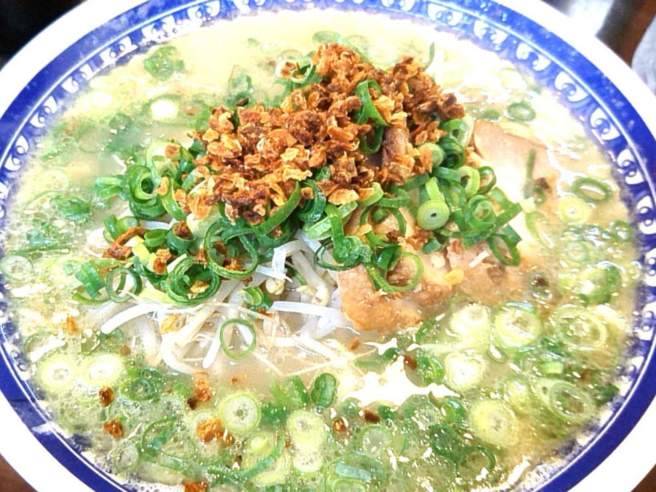 レトロな雰囲気の中味わえる、くろいわラーメン
