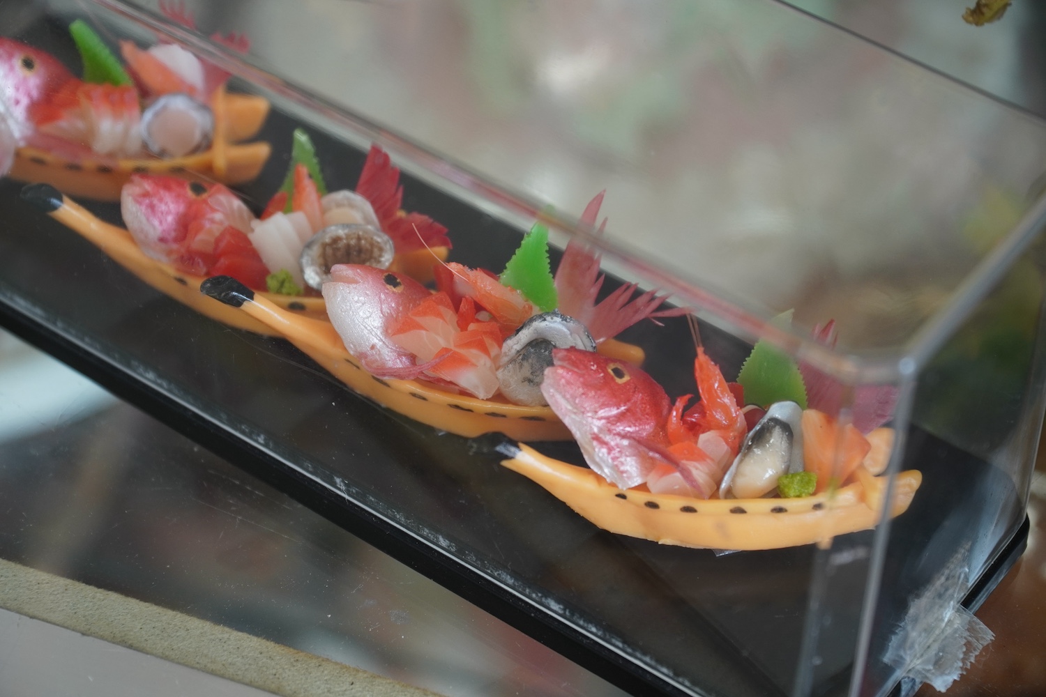 舟盛りの食品サンプル