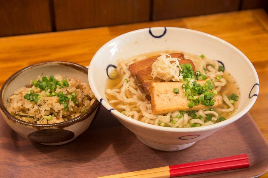 金月そば 国際通りむつみ食堂店