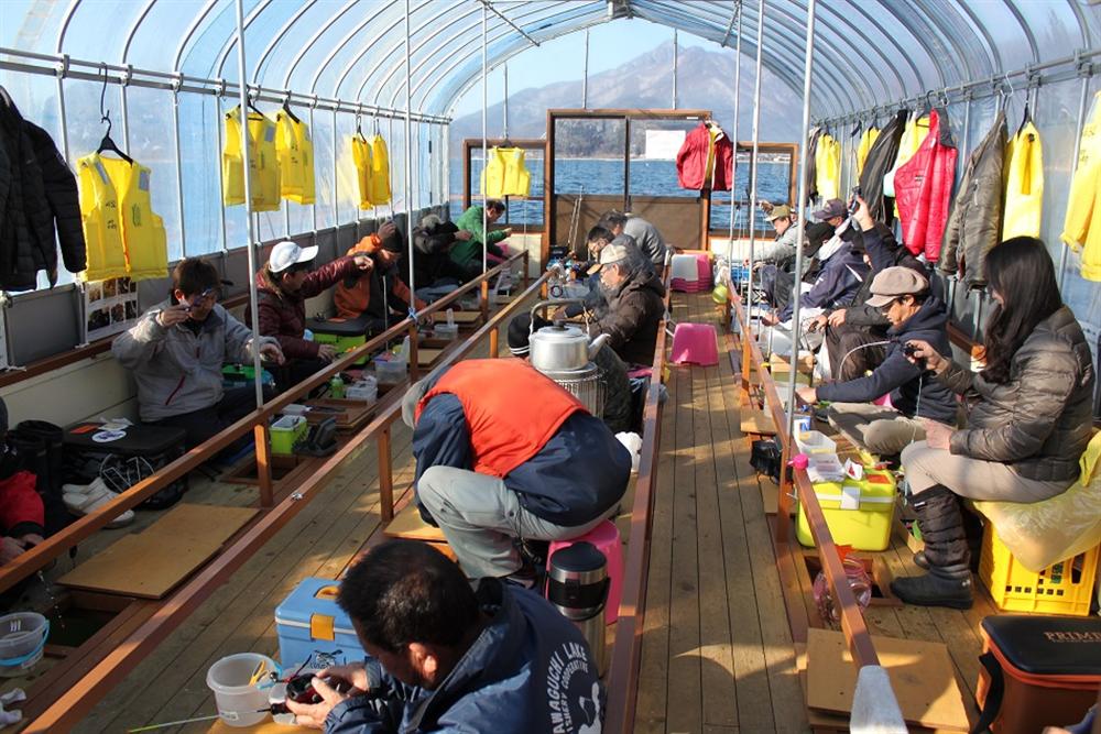 河口湖わかさぎドーム船