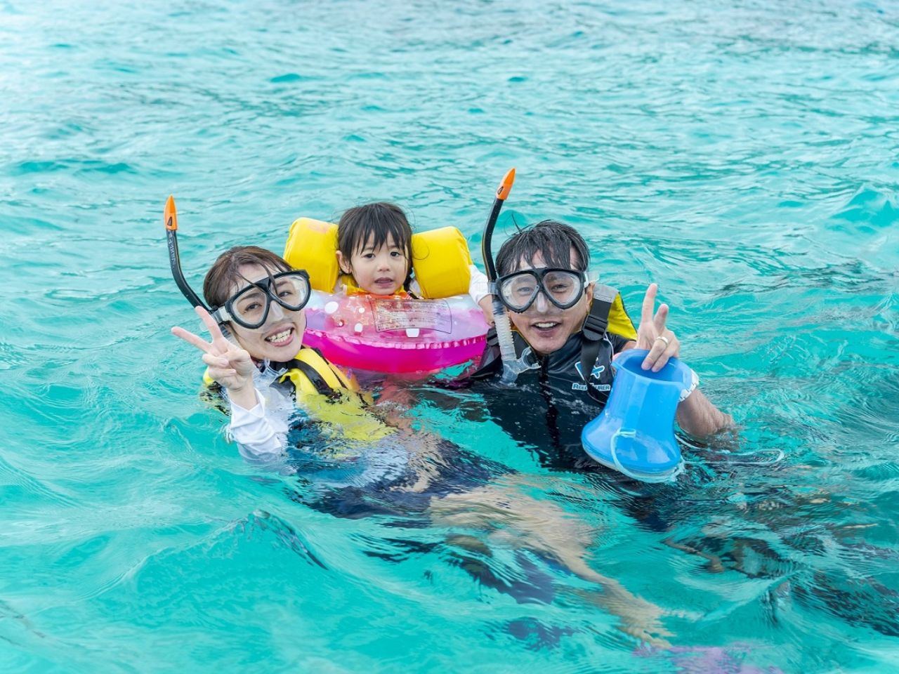 万座毛を海から見るマリンツアーもおすすめ