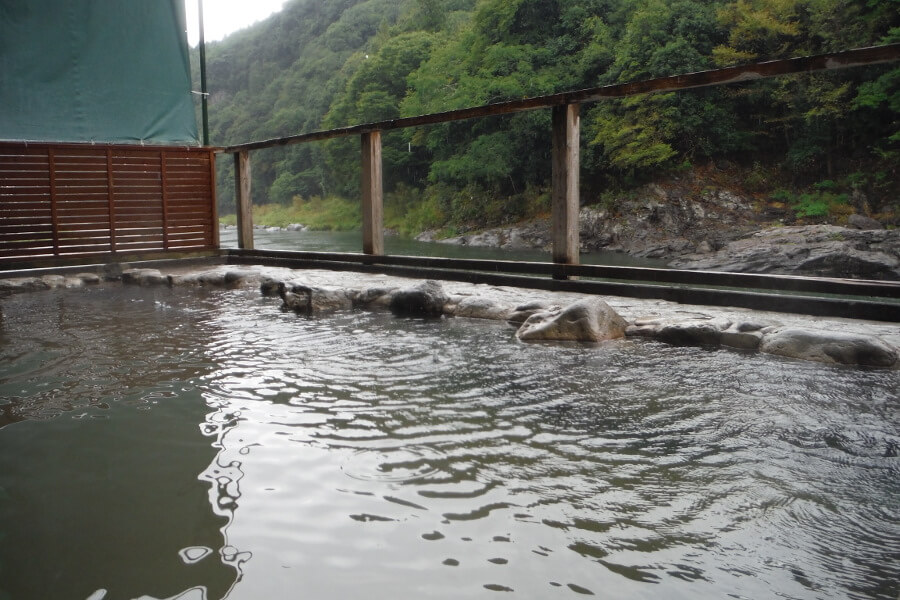 駅前温泉