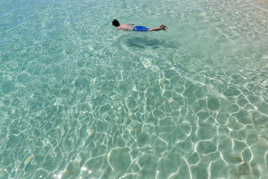 与那覇前浜の透明度の高い海
