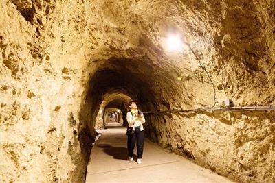 島崎酒造　洞窟酒蔵の中を歩く