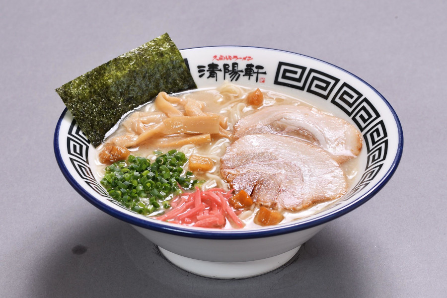 国産豚骨を3日間煮込んだスープは絶品 国産豚骨を3日間煮込んだスープは絶品