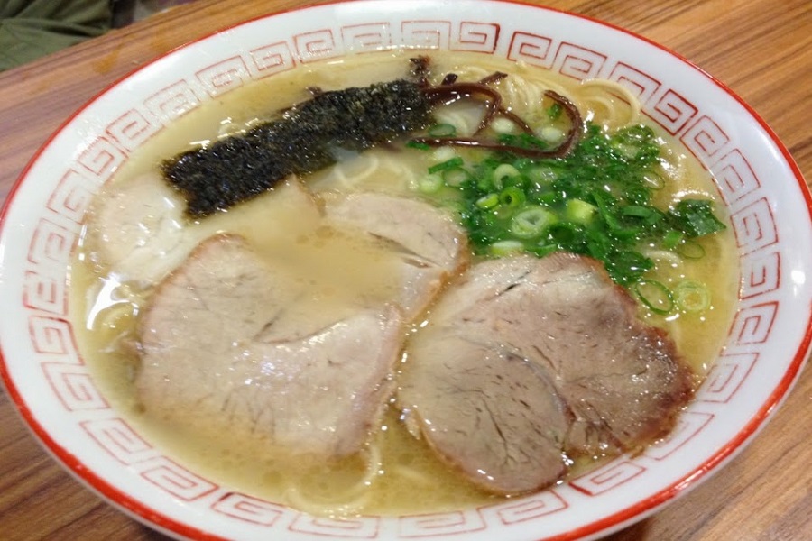 国産の豚骨のみを使ってつくるラーメン 国産の豚骨のみを使ってつくるラーメン