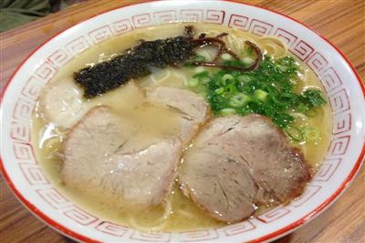 国産の豚骨のみを使ってつくるラーメン