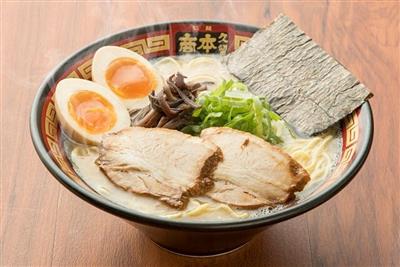 100％国産豚骨で煮込んだうまみが濃厚な豚骨ラーメン
