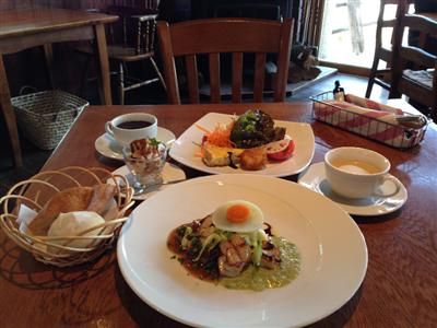 糸島産の肉と野菜をふんだんに使った11時からのカレントセット