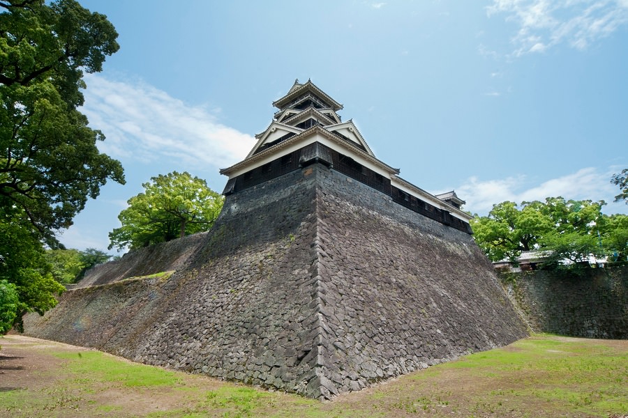 宇土櫓の内部へは隣接する続櫓から入場する 宇土櫓の内部へは隣接する続櫓から入場する