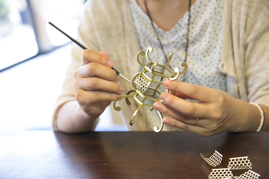 手のひらサイズの金灯籠づくりにチャレンジ 手のひらサイズの金灯籠づくりにチャレンジ