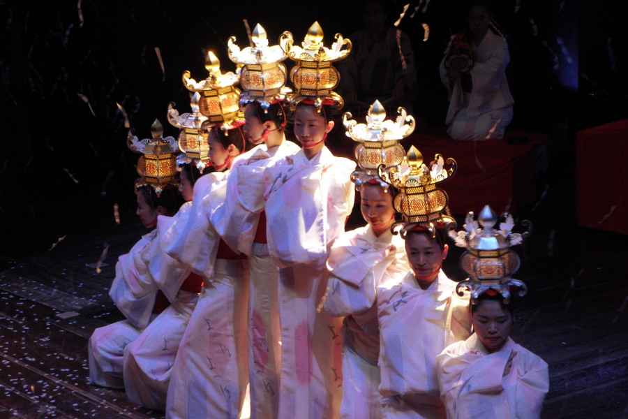 よへほの調べに合わせて優雅な踊りが披露される「山鹿風情物語」 よへほの調べに合わせて優雅な踊りが披露される「山鹿風情物語」