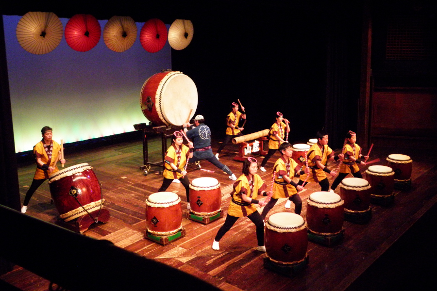 男性的な力強さを表現する「山鹿太鼓」は迫力満点 男性的な力強さを表現する「山鹿太鼓」は迫力満点