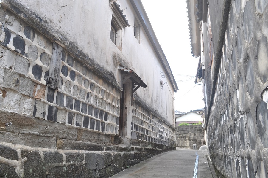 過去にタイムスリップしたような路地が続く 過去にタイムスリップしたような路地が続く