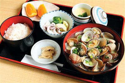アサリがぎっしりつまった「貝汁定食」