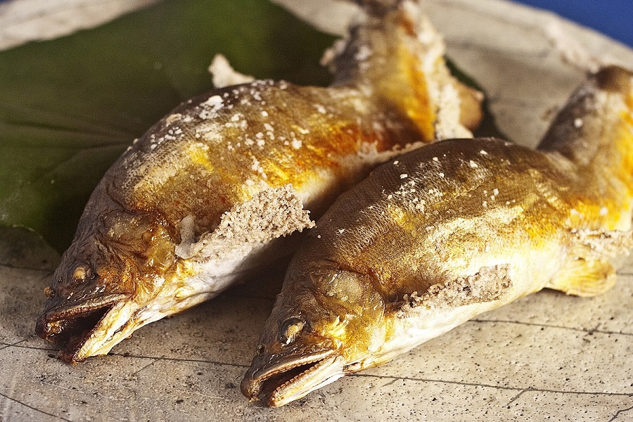 球磨川名物の鮎の塩焼き 球磨川名物の鮎の塩焼き