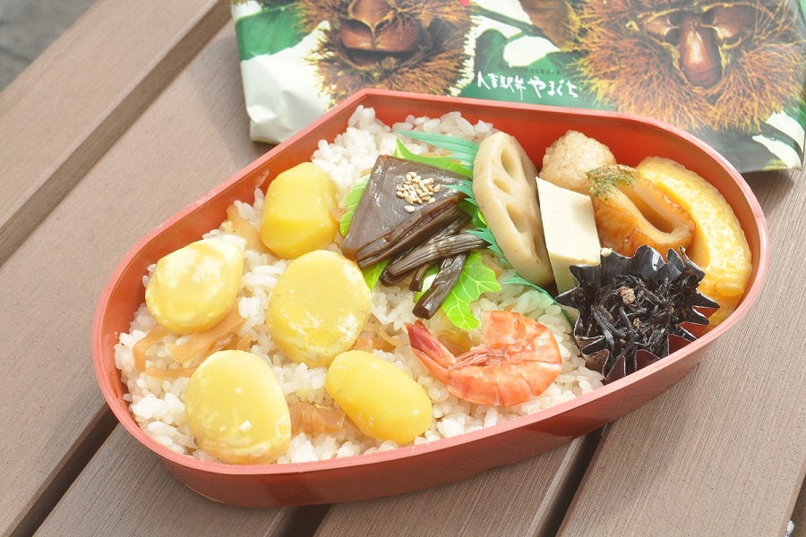 ゴロッと大粒の栗が入った名物駅弁の「栗めし」 ゴロッと大粒の栗が入った名物駅弁の「栗めし」