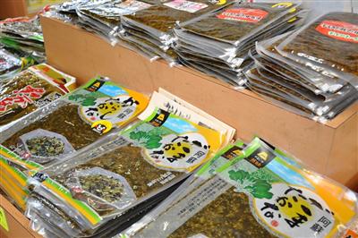 ゴマ風味やカラシ風味など、種類も多彩にそろう