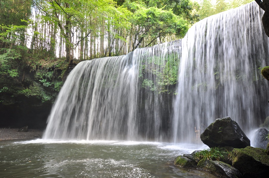 まるでシルクのカーテンのように美しい「鍋ヶ滝」 まるでシルクのカーテンのように美しい「鍋ヶ滝」