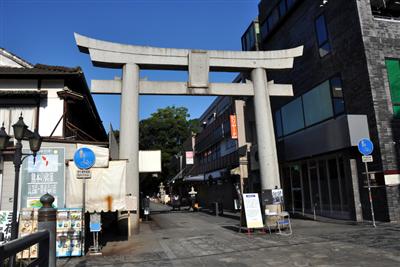 鳥居をくぐれば、水前寺成趣園
