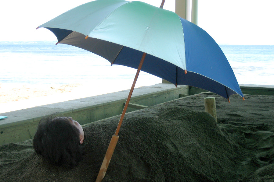 砂湯の砂は温泉熱でほどよく温められています 砂湯の砂は温泉熱でほどよく温められています