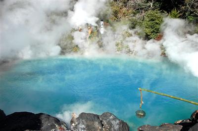 コバルトブルーが美しく涼しげ…本当に地獄？