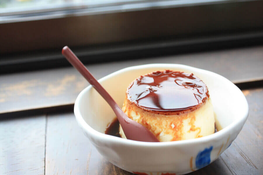 温泉の熱で地獄蒸しプリンも人気です 温泉の熱で地獄蒸しプリンも人気です