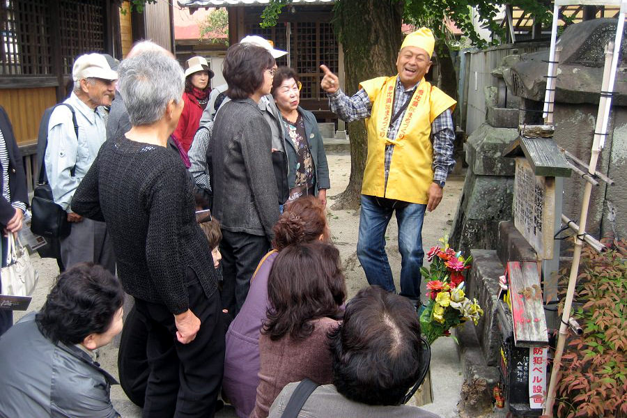 恵比須さんへの愛情たっぷりなガイドさんの解説も楽しみの一つ 恵比須さんへの愛情たっぷりなガイドさんの解説も楽しみの一つ