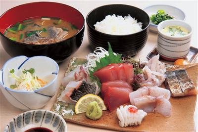 新鮮な魚介中心のメニュー（季節や水揚げによって内容は替わる）