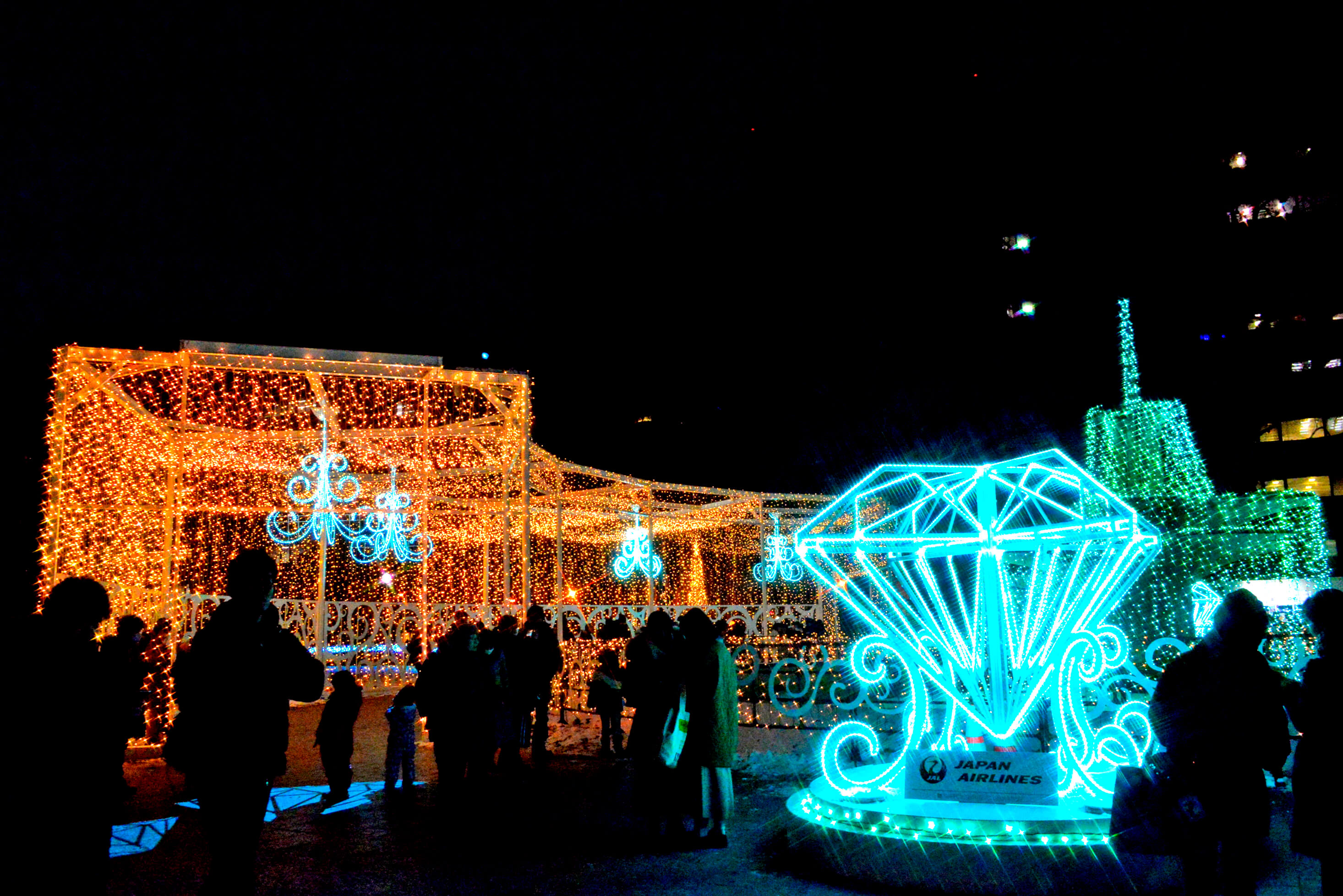 さっぽろホワイトイルミネーション 冬の街を幻想的に彩る光に魅せられて たびらい さっぽろホワイトイルミネーション 冬の街を幻想的に彩る光に魅せられて たびらい