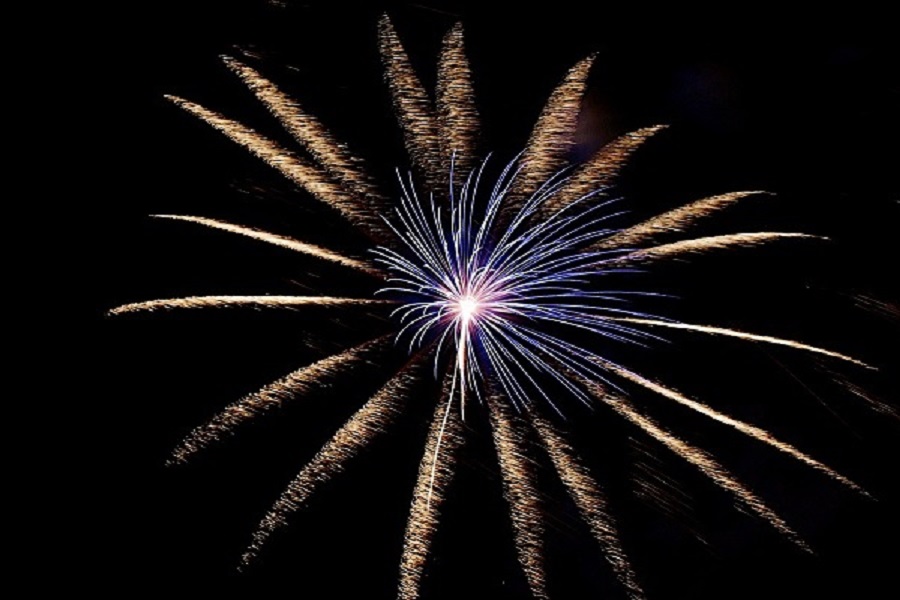 天空に咲く花火「ひまわりまつり 花火大会」写真提供:北竜町ポータル 天空に咲く花火「ひまわりまつり 花火大会」