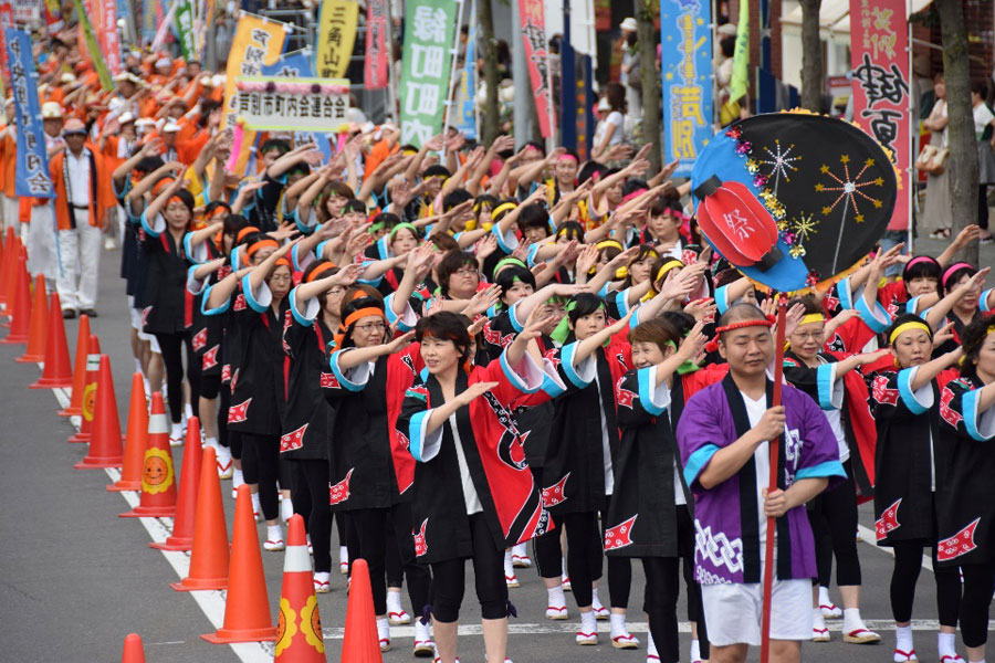 芦別市民1000人以上が踊りながら街を練り歩く「千人踊り」 星の降る里・芦別健夏まつり
