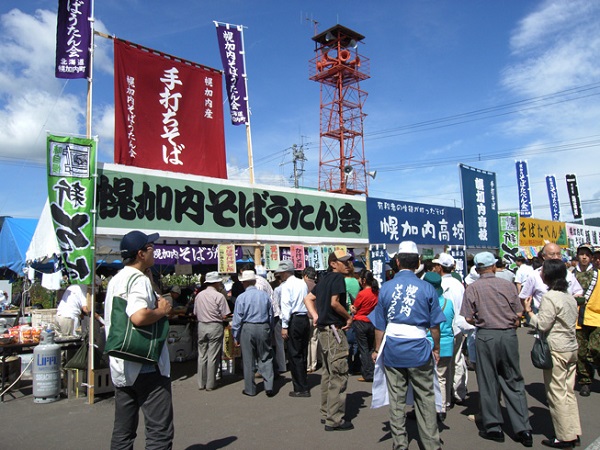 各店厳選の「国産そば粉」を使用したそばを味わえる「全国ご当地そば自慢広場」 幌加内町新そば祭り