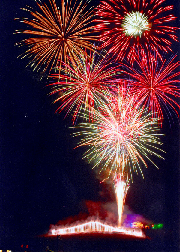 “ラベンダーの里 かみふらの”の夜空を彩る花火大会 “ラベンダーの里 かみふらの”の夜空を彩る花火大会