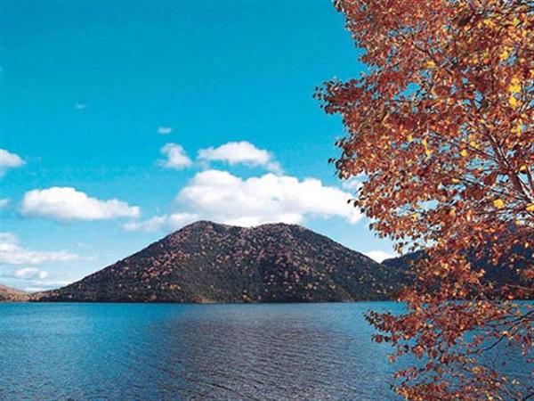 然別湖畔の紅葉 然別湖畔の紅葉