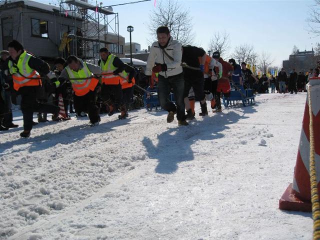 まつり名物「人間ばんば選手権」 IWAMIZAWAドカ雪まつり