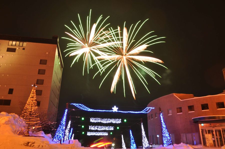 期間中、毎晩20時30分から打ち上げ花火を実施 洞爺湖温泉冬まつり