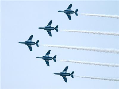 大空を駆けるブルーインパルス