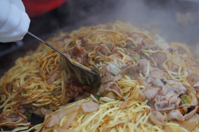 地元旭川の醬油を使ったご当地グルメ「旭川しょうゆ焼そば」 北の恵み 食べマルシェ