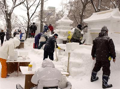 市民が作る小雪像