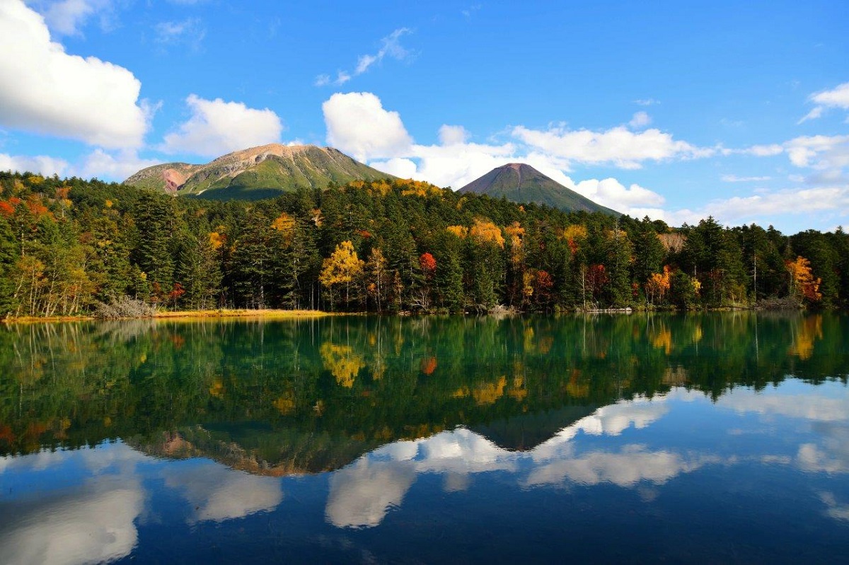 美しい秋のオンネトー風景 オンネトー物語