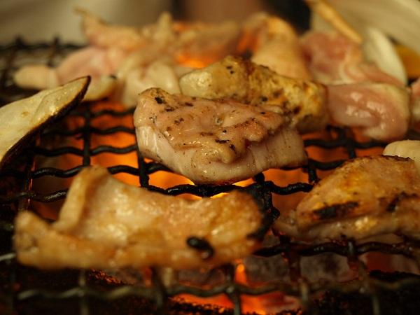 炭火でこんがり焼き上げられた塩ホルモンは絶品!! 塩ホルモン